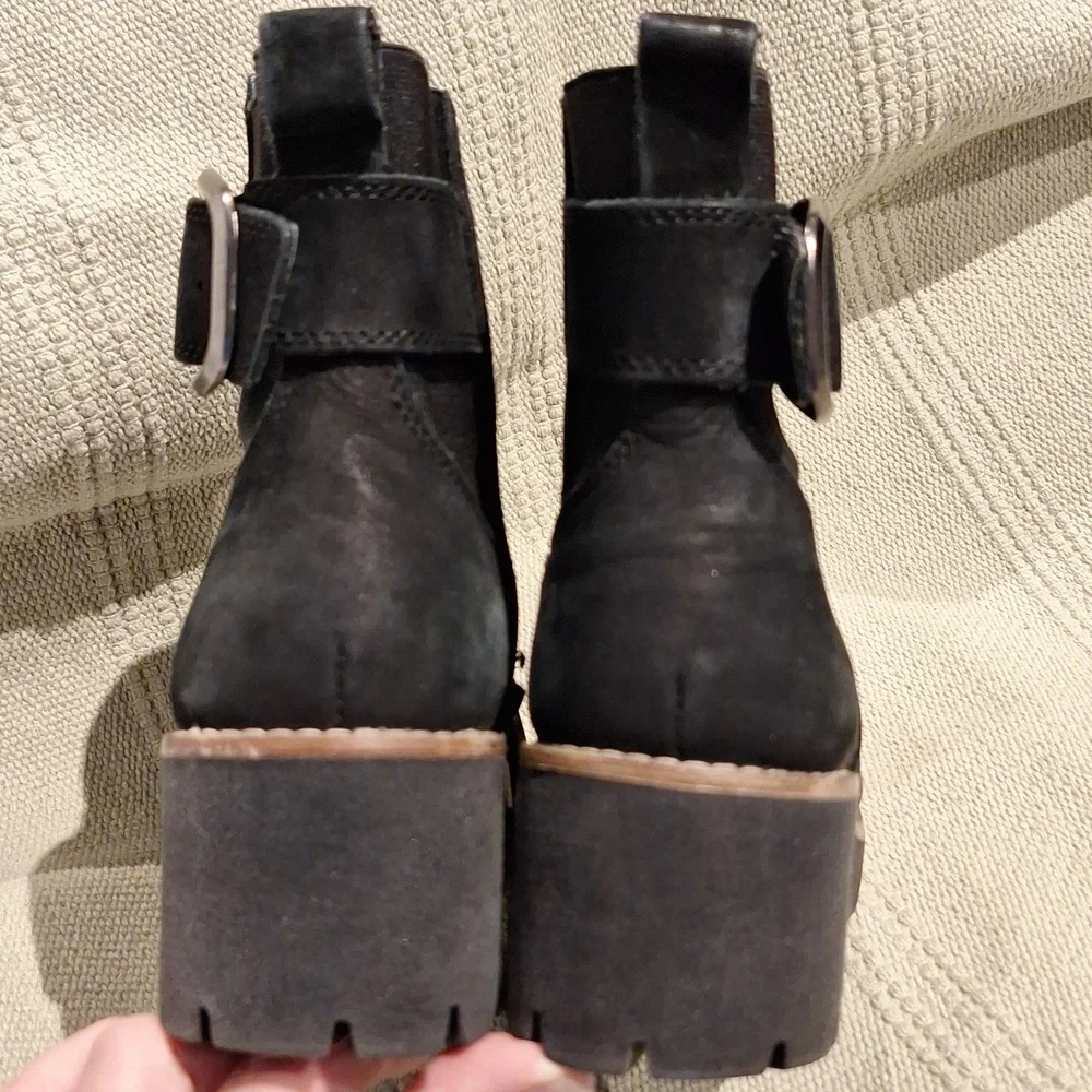 Blondo Dahlia Waterproof black booties size 7